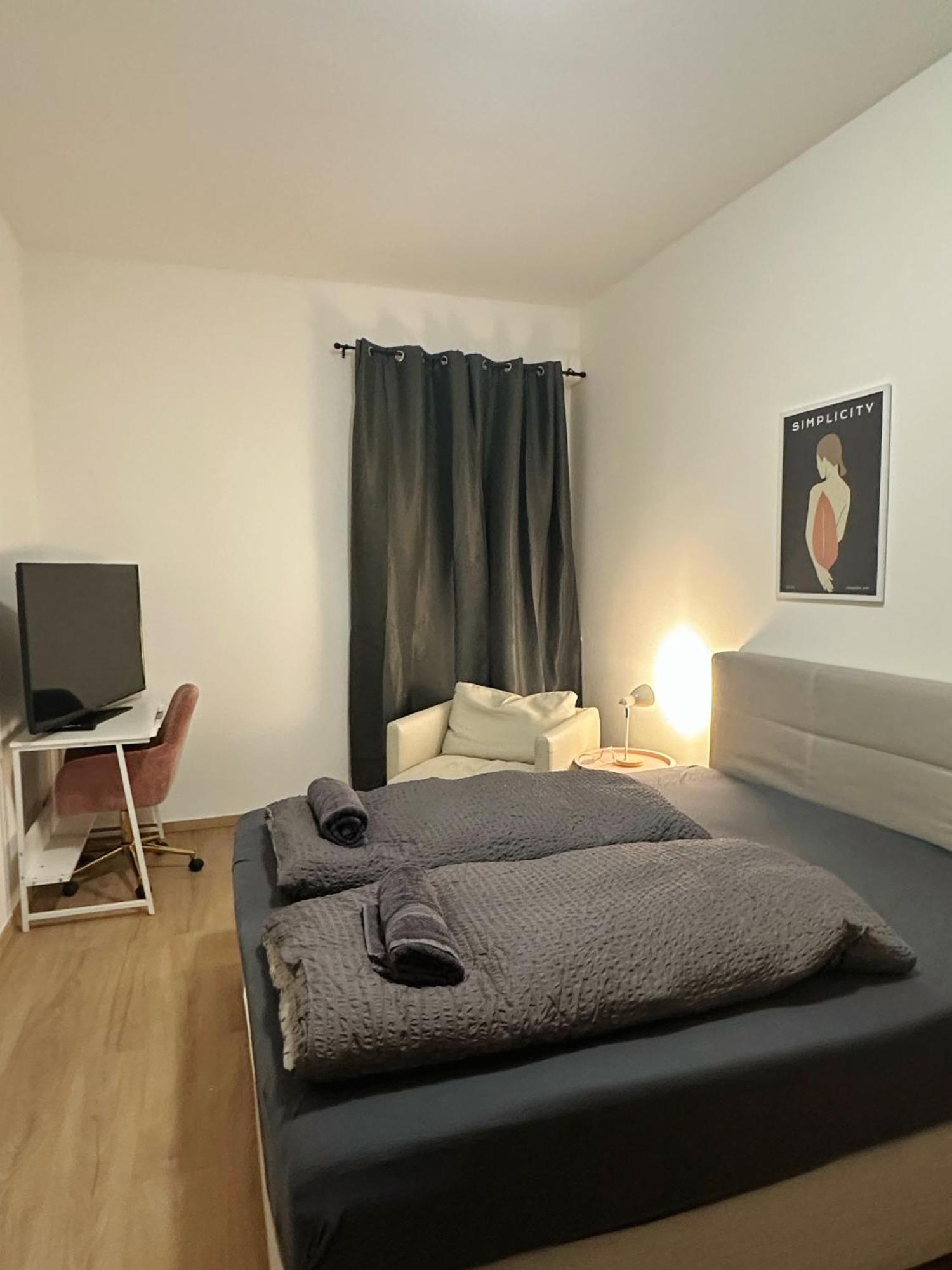 Appartamento 2Schlafenzimmer 5Betten Montuerwhonung Düsseldorf Esterno foto