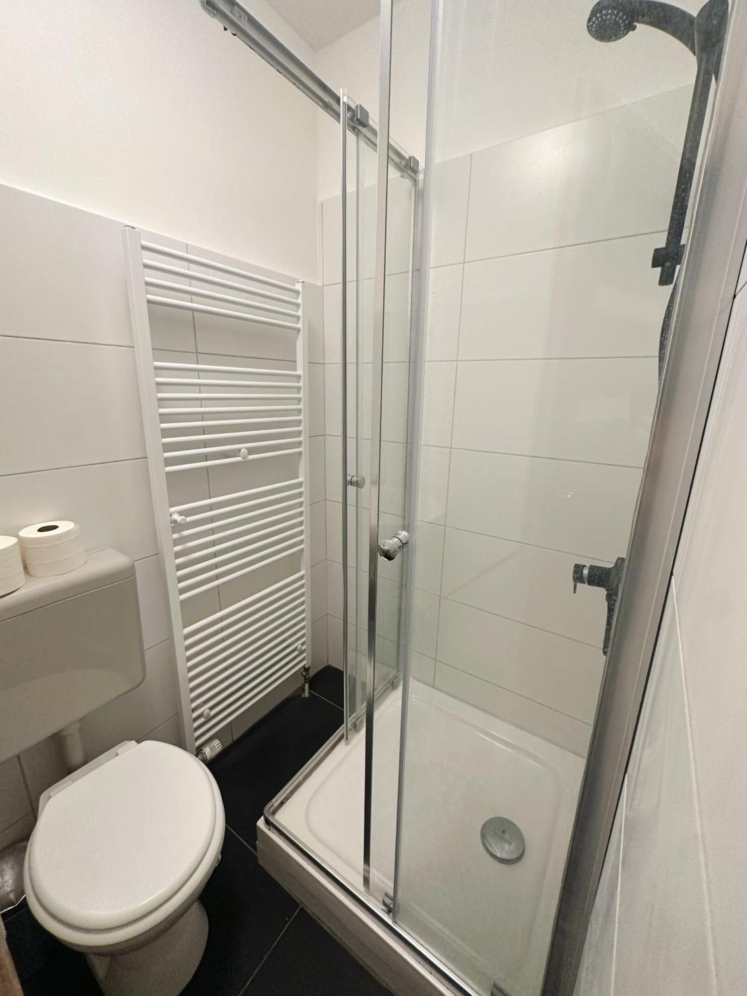 Appartamento 2Schlafenzimmer 5Betten Montuerwhonung Düsseldorf Esterno foto