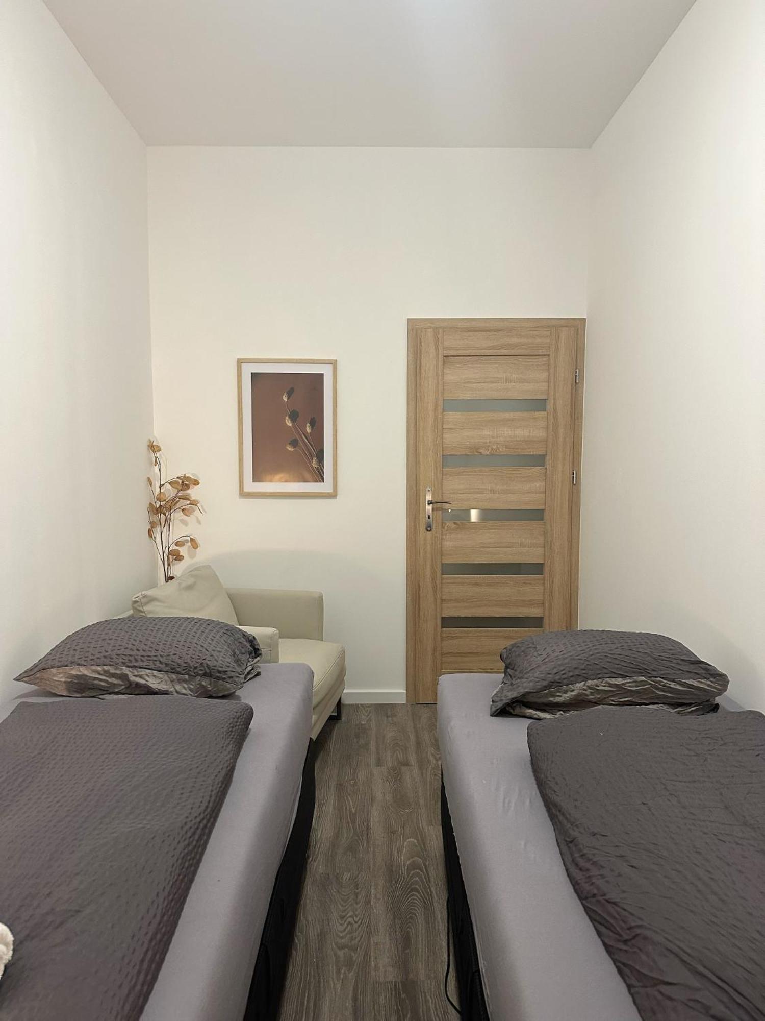 Appartamento 2Schlafenzimmer 5Betten Montuerwhonung Düsseldorf Esterno foto